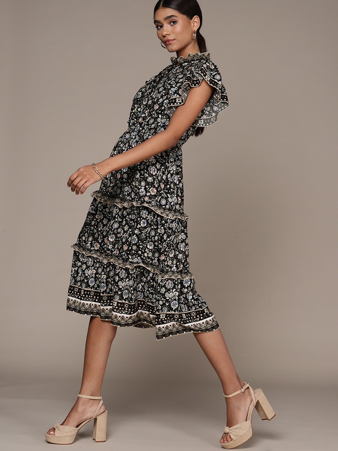 

URBANIC Black & BlueFloral Printed Tie-Up Neck Midi A-Line Dress