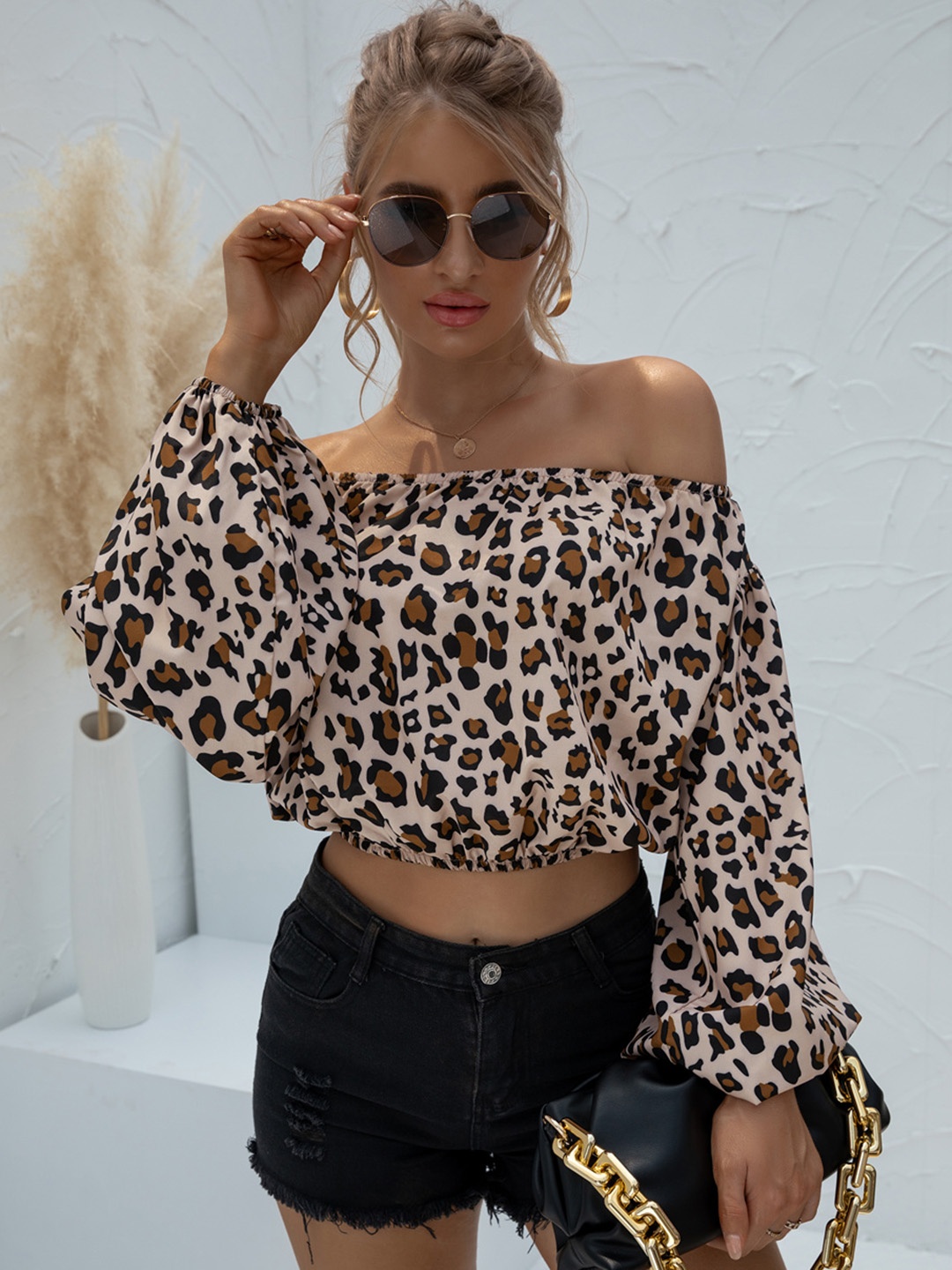 

URBANIC Women Brown & Black Leopard Print Off-Shoulder Cropped Bardot Top