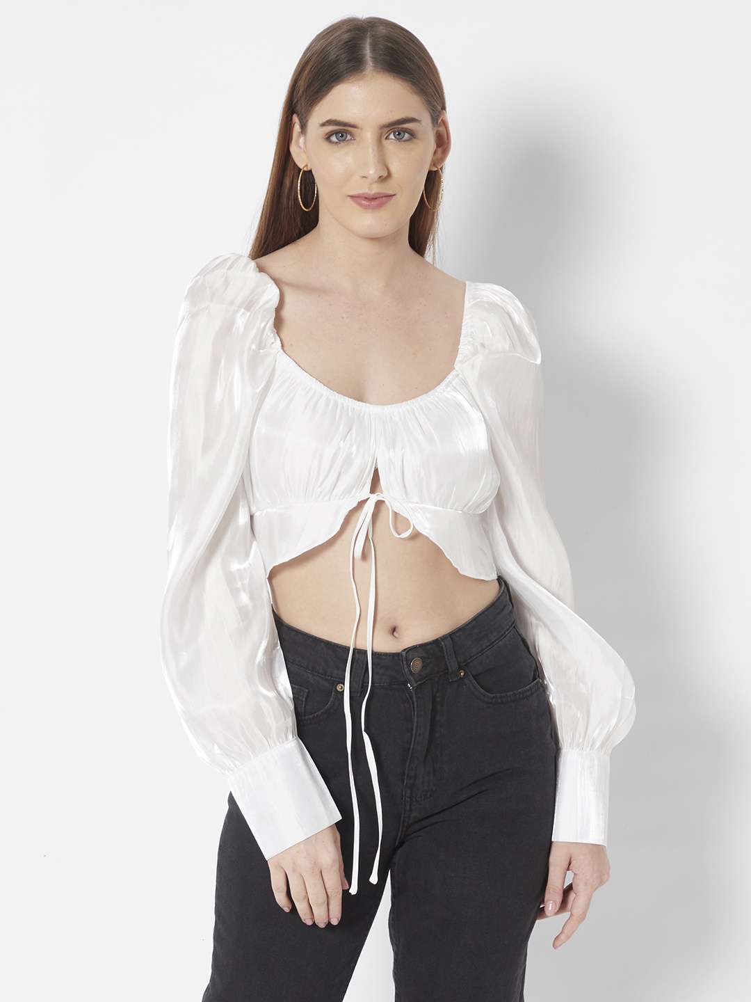 

URBANIC White Solid Scoop Neck Crop Top