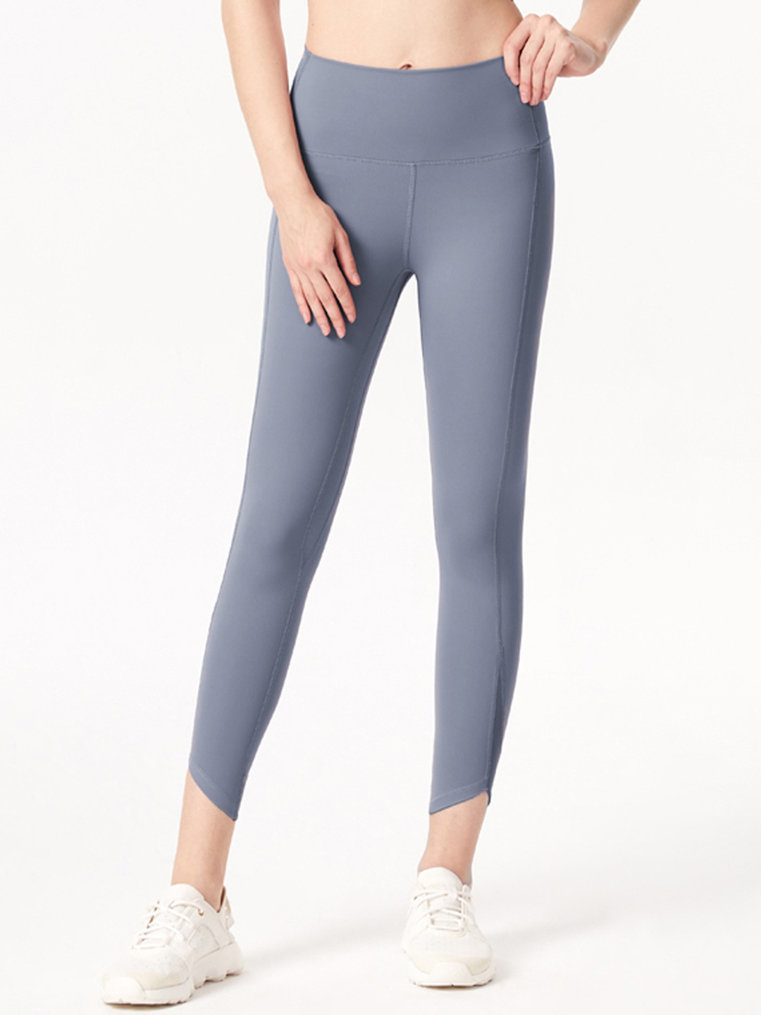 

URBANIC Women Powder Blue Solid Cropped Mesh Gym Tights