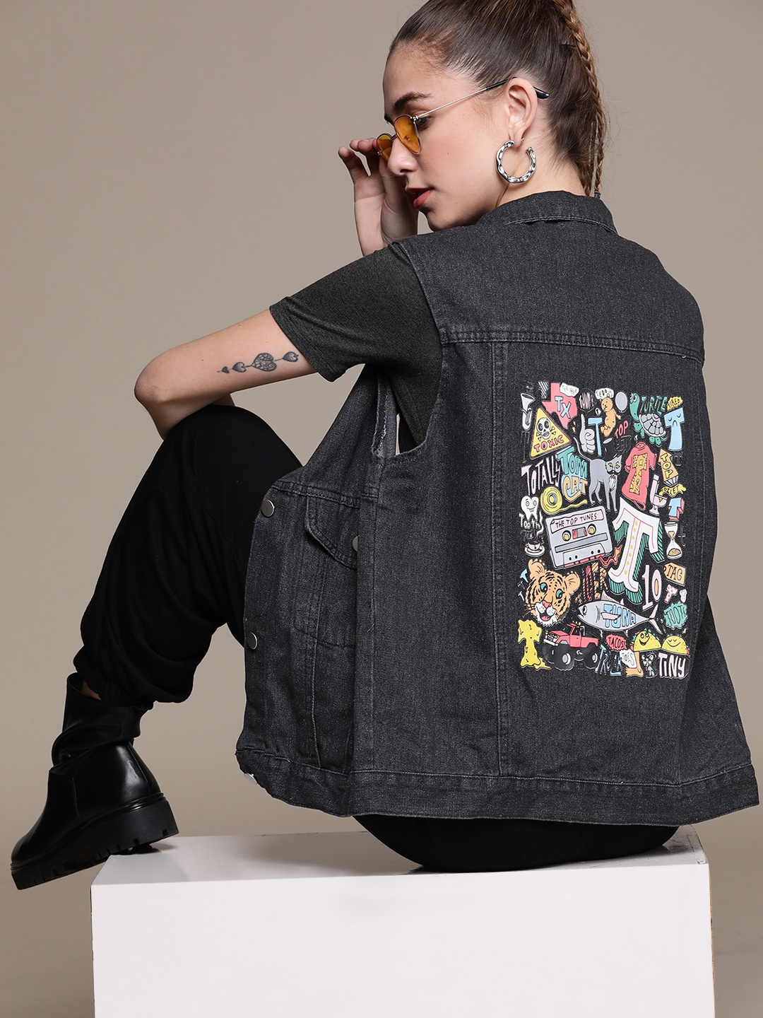 

URBANIC Women Charcoal Grey Cotton Sleeveless Denim Jacket