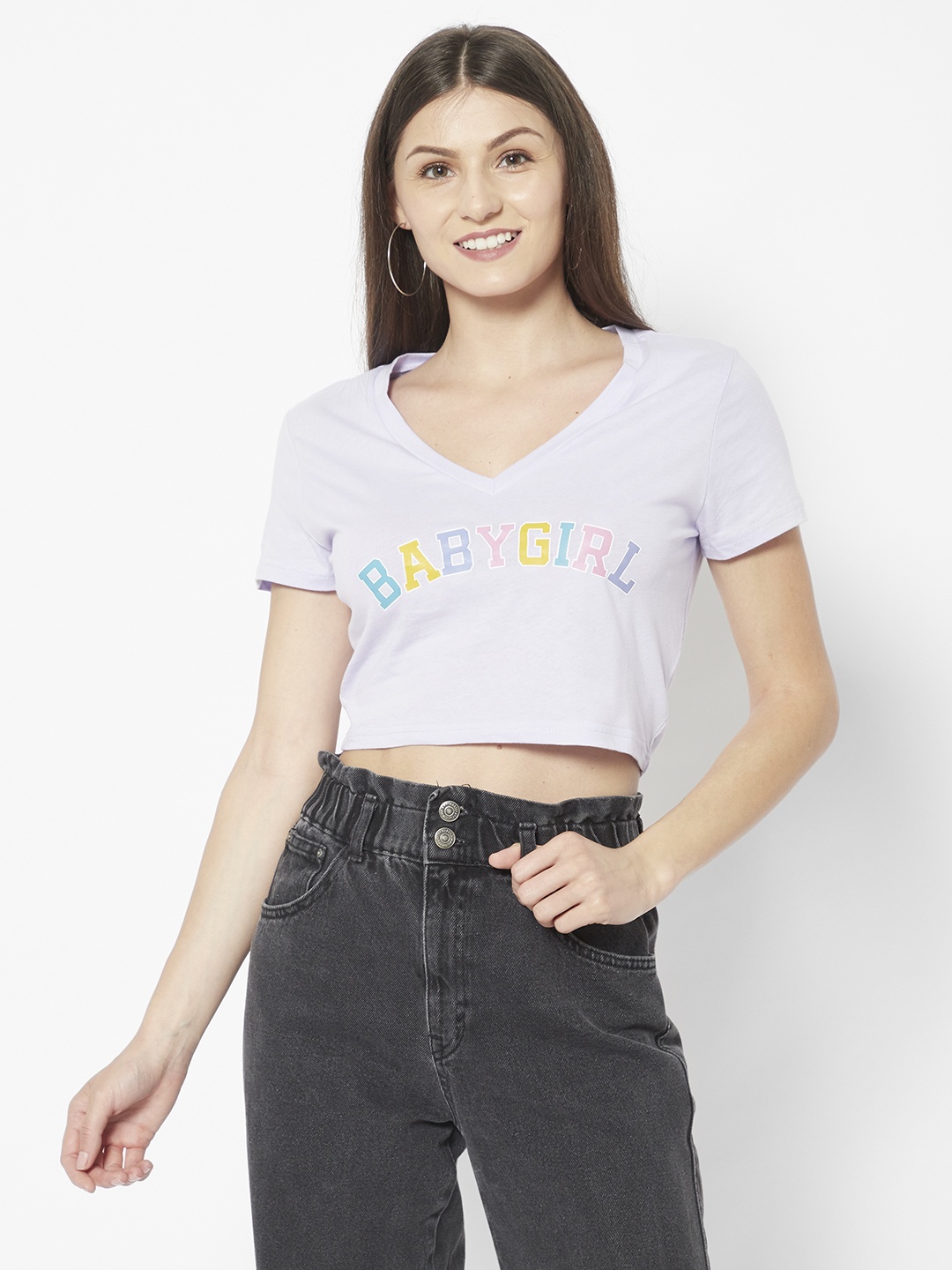 

URBANIC Women Lavender Cotton Typography Printed V-Neck Cropped T-shirt