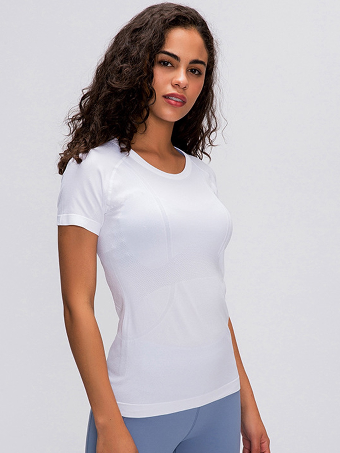 

URBANIC Women White Solid Slim Fit T-shirt