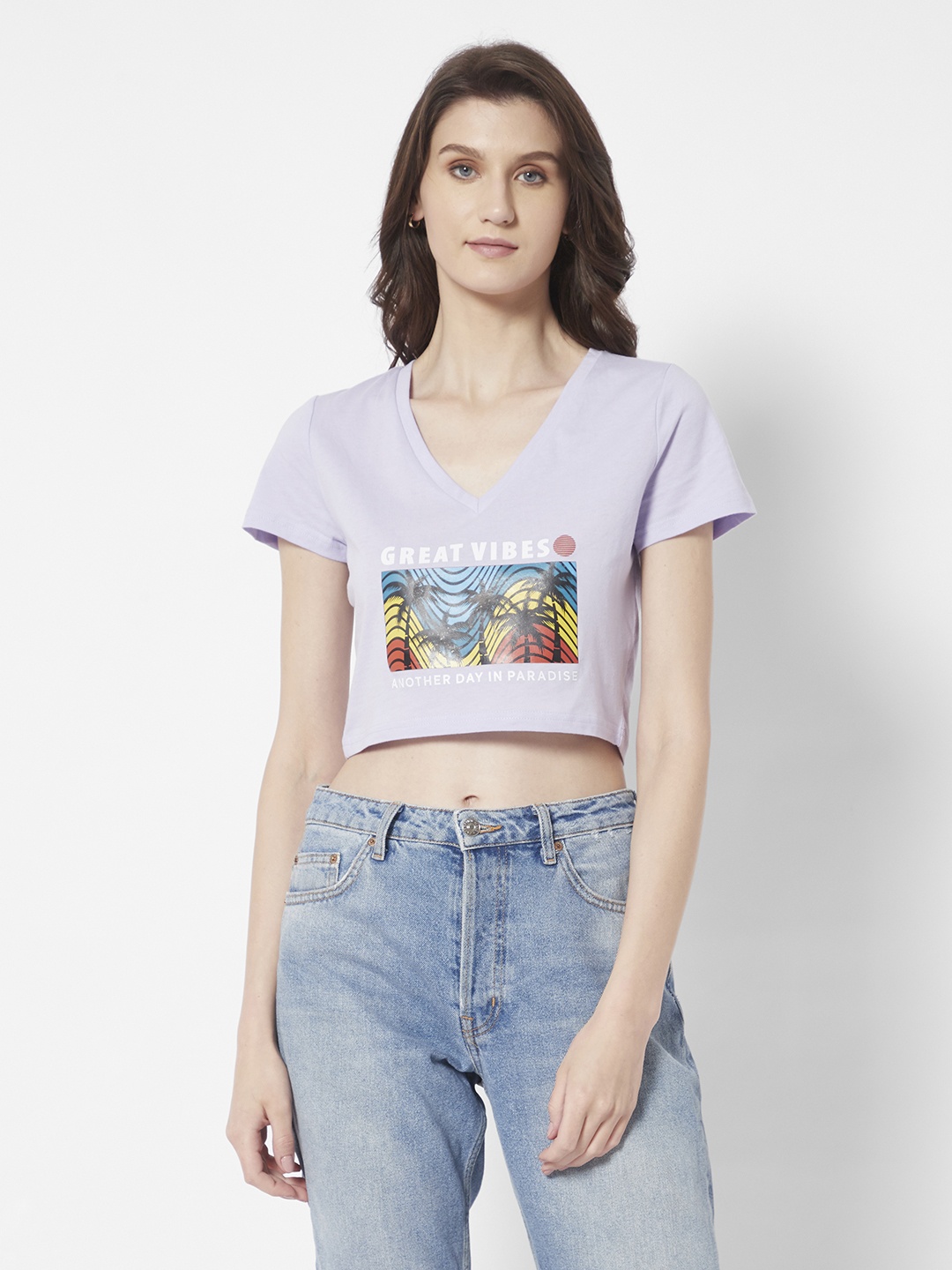 

URBANIC Women Lavender Tropical Printed V-Neck Cropped T-shirt