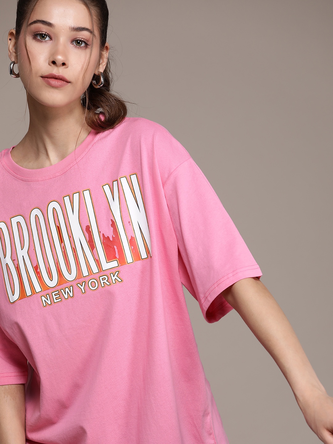 

URBANIC Women Pink Cotton Printed Drop-Shoulder Sleeves Loose Longline T-shirt