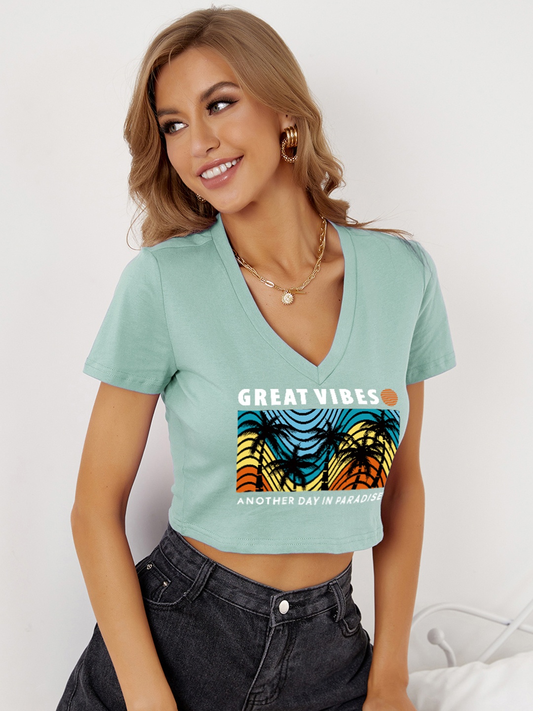 

URBANIC Women Mint Green Cotton V-Neck Tropical Print Cropped T-shirt