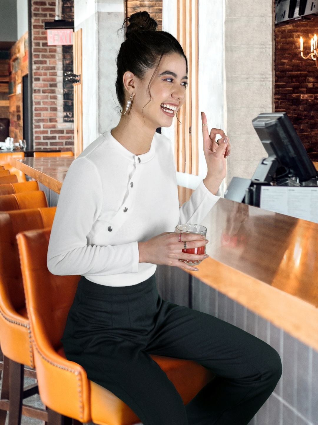 

URBANIC White Regular Top