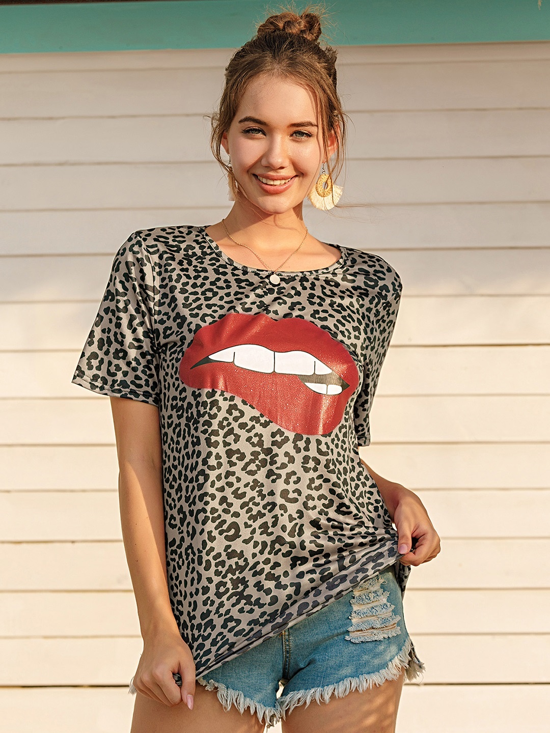

URBANIC Women Grey & Black Leopard Print T-shirt