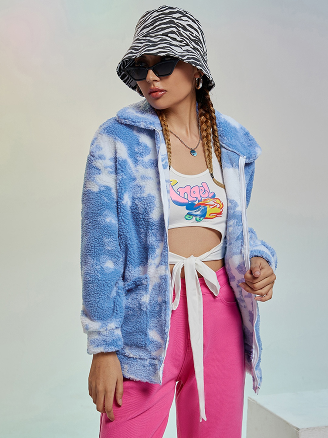 

URBANIC Women Blue & White Dyed Extra Relaxed Fit Longline Sherpa Tailored Jacket