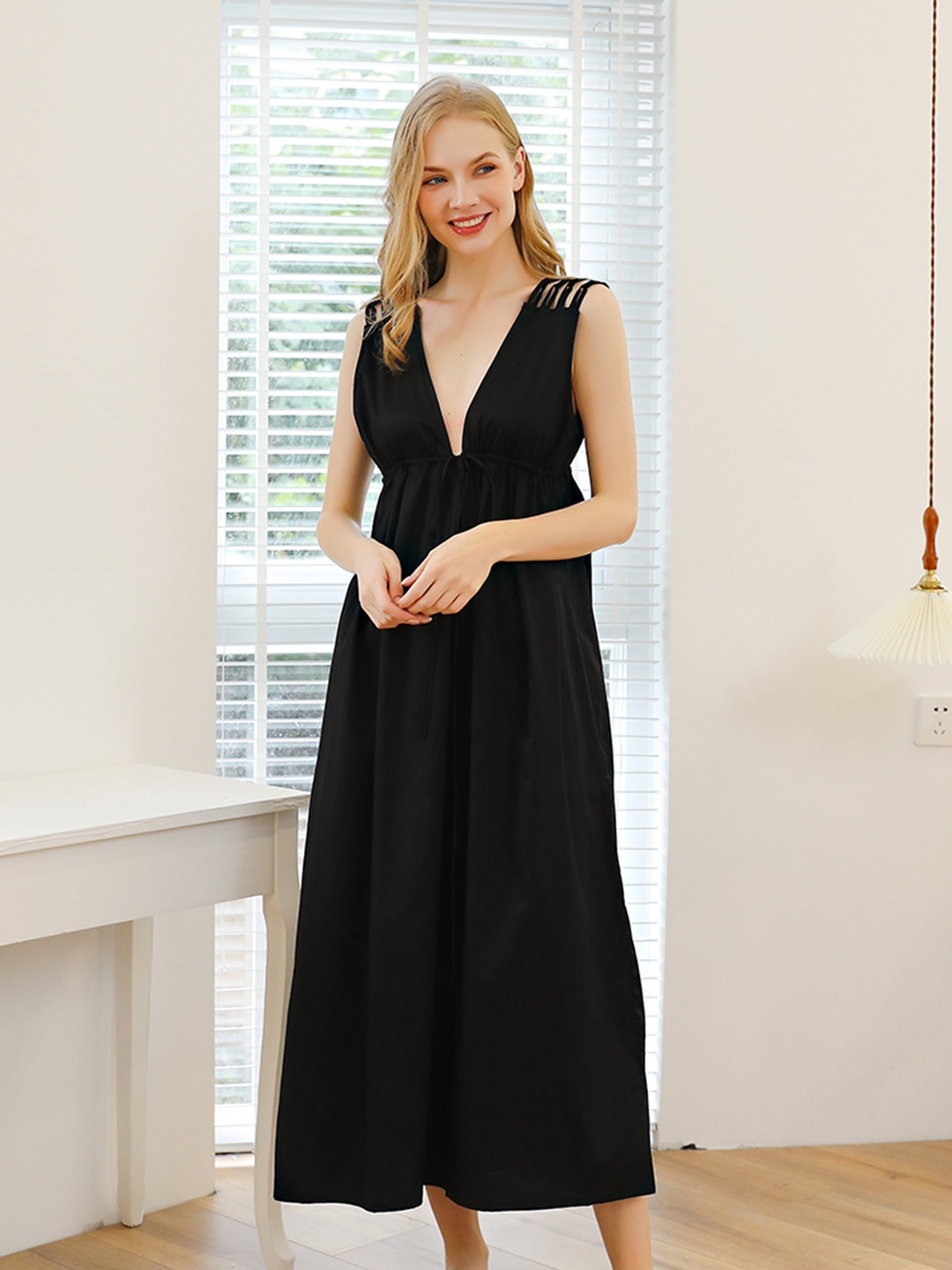 

URBANIC Black Solid Plunge Maxi Nightdress