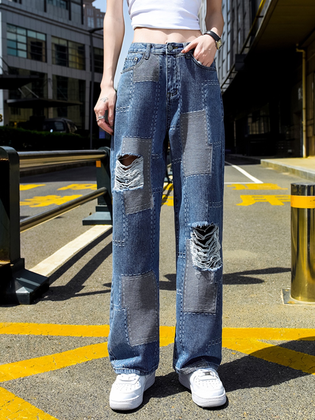 

URBANIC Women Blue Colourblocked Mildly Distressed Light Fade Pure Cotton Jeans