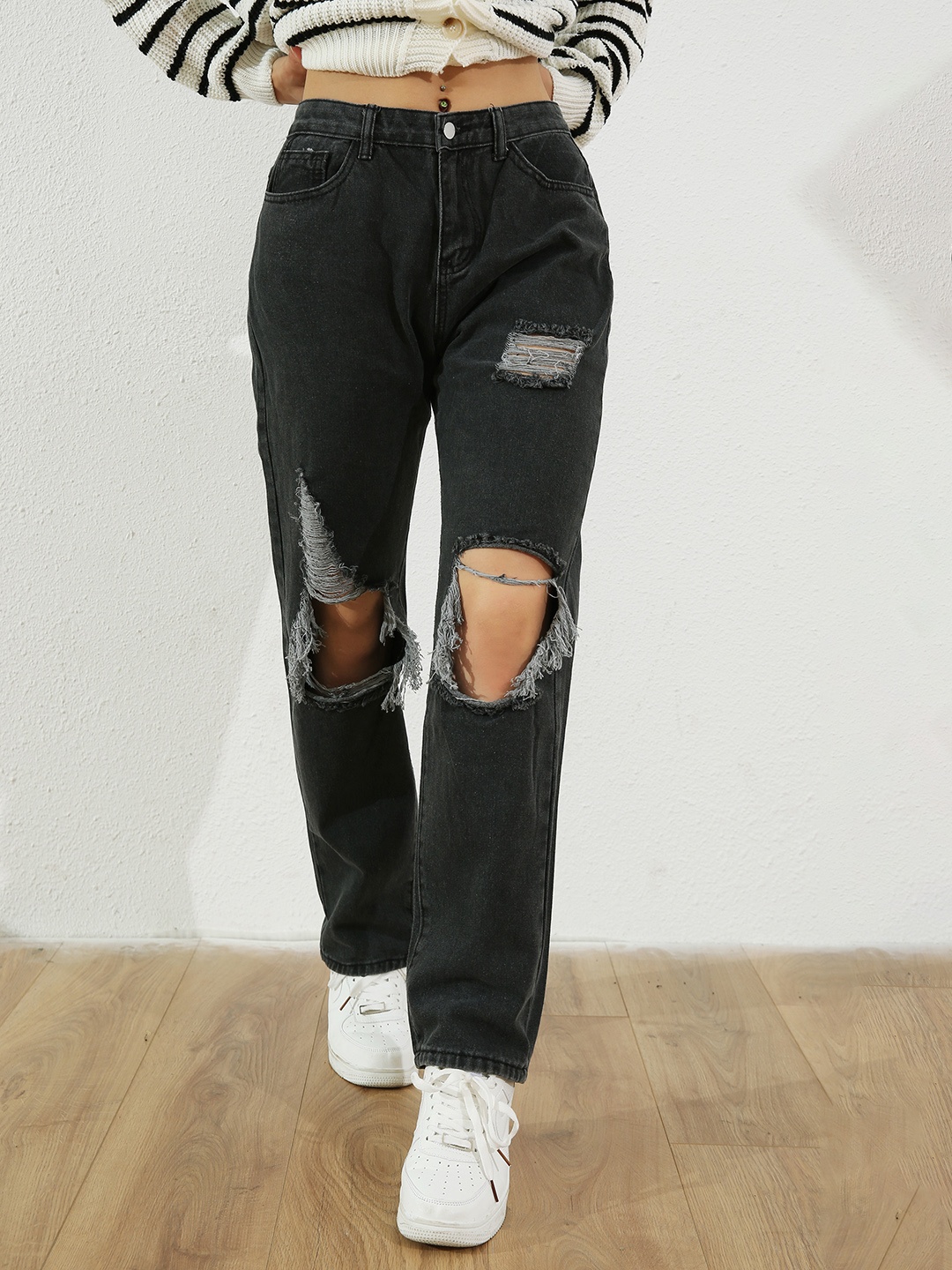 

URBANIC Women Black Slash Knee Light Fade Stretchable Ripped Straight Leg Jeans