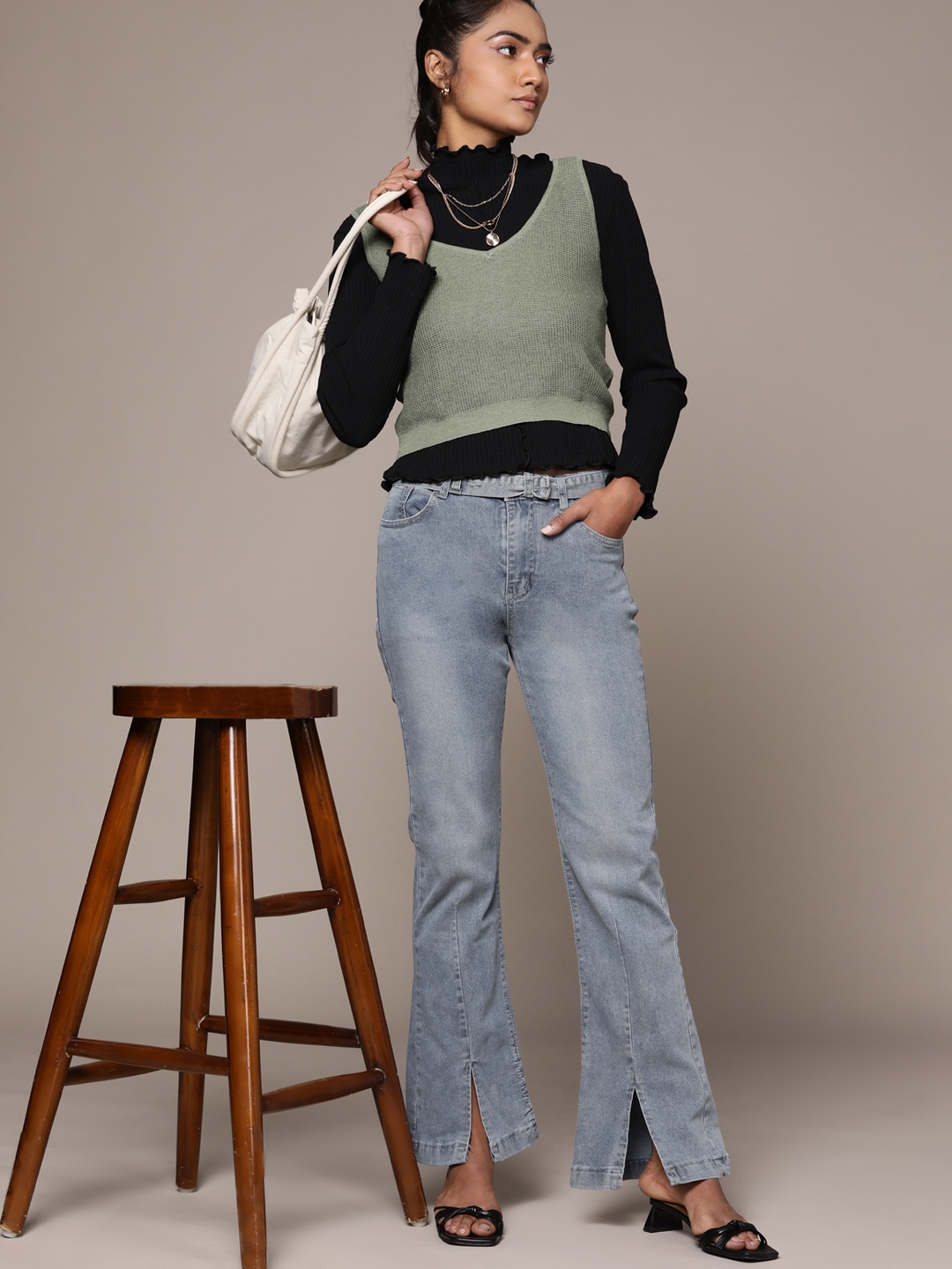 

URBANIC Women Blue Cotton Slim Fit Light Fade Stretchable Jeans