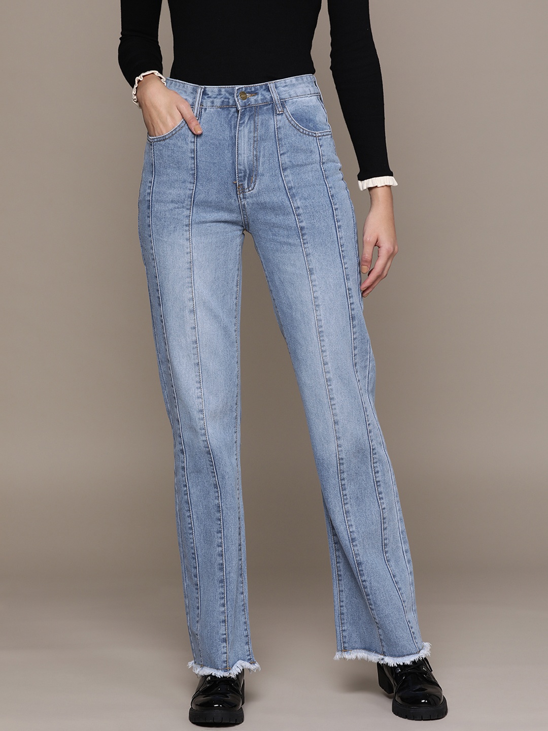 

URBANIC Women Blue Cotton Relaxed Fit Light Fade Frayed Panelled Jeans