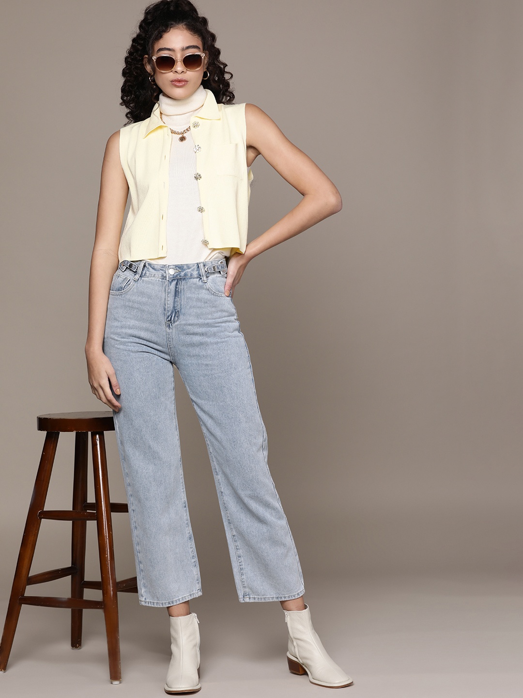 

URBANIC Women Blue Cotton Non-Stretchable Cropped Jeans