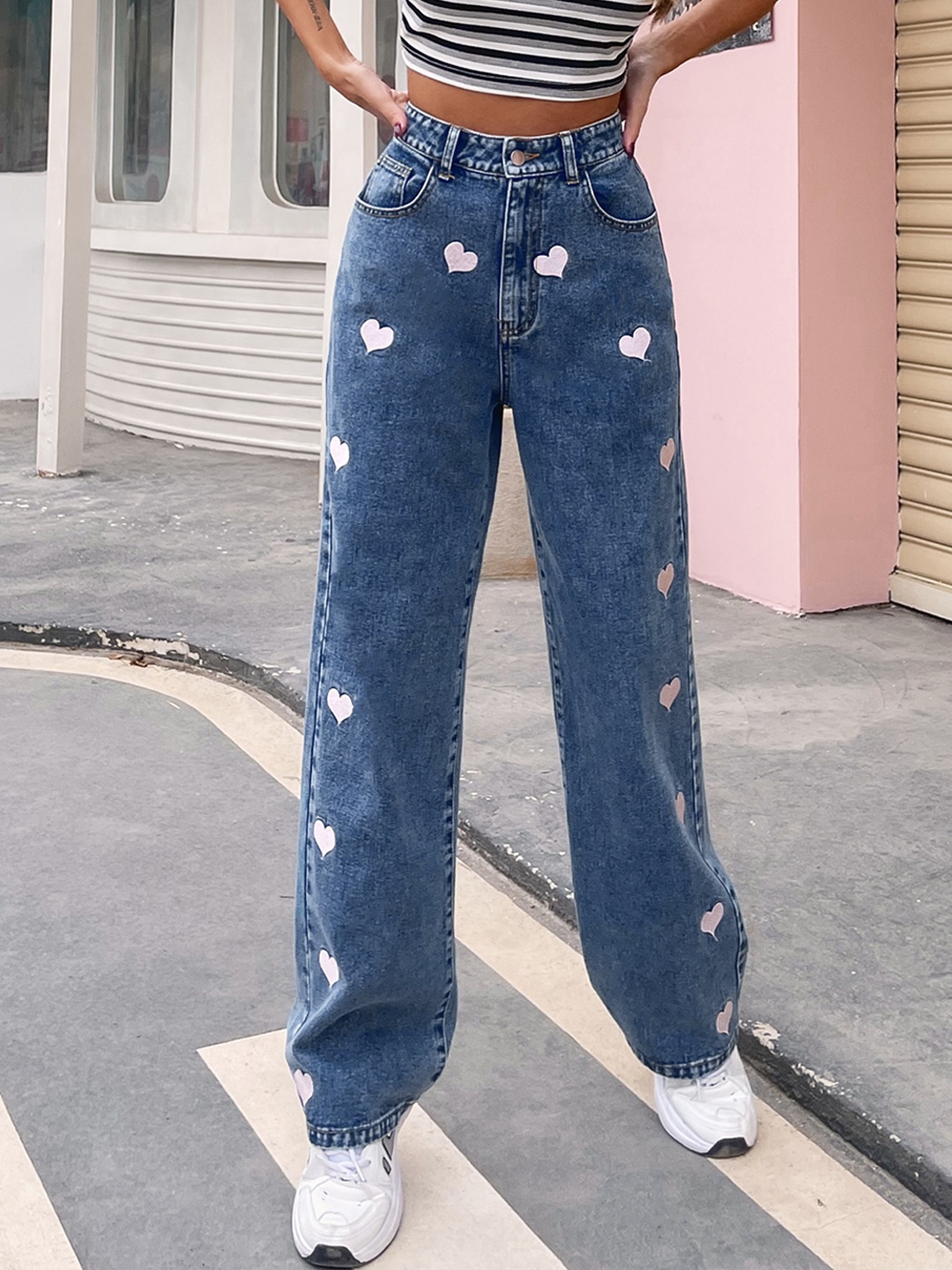 

URBANIC Women Blue & White Heart Applique Cotton Straight Fit Jeans