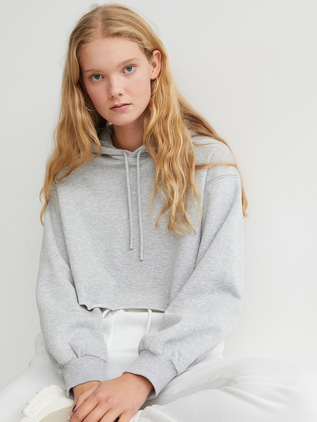 

H&M Woman Grey Cropped hoodie