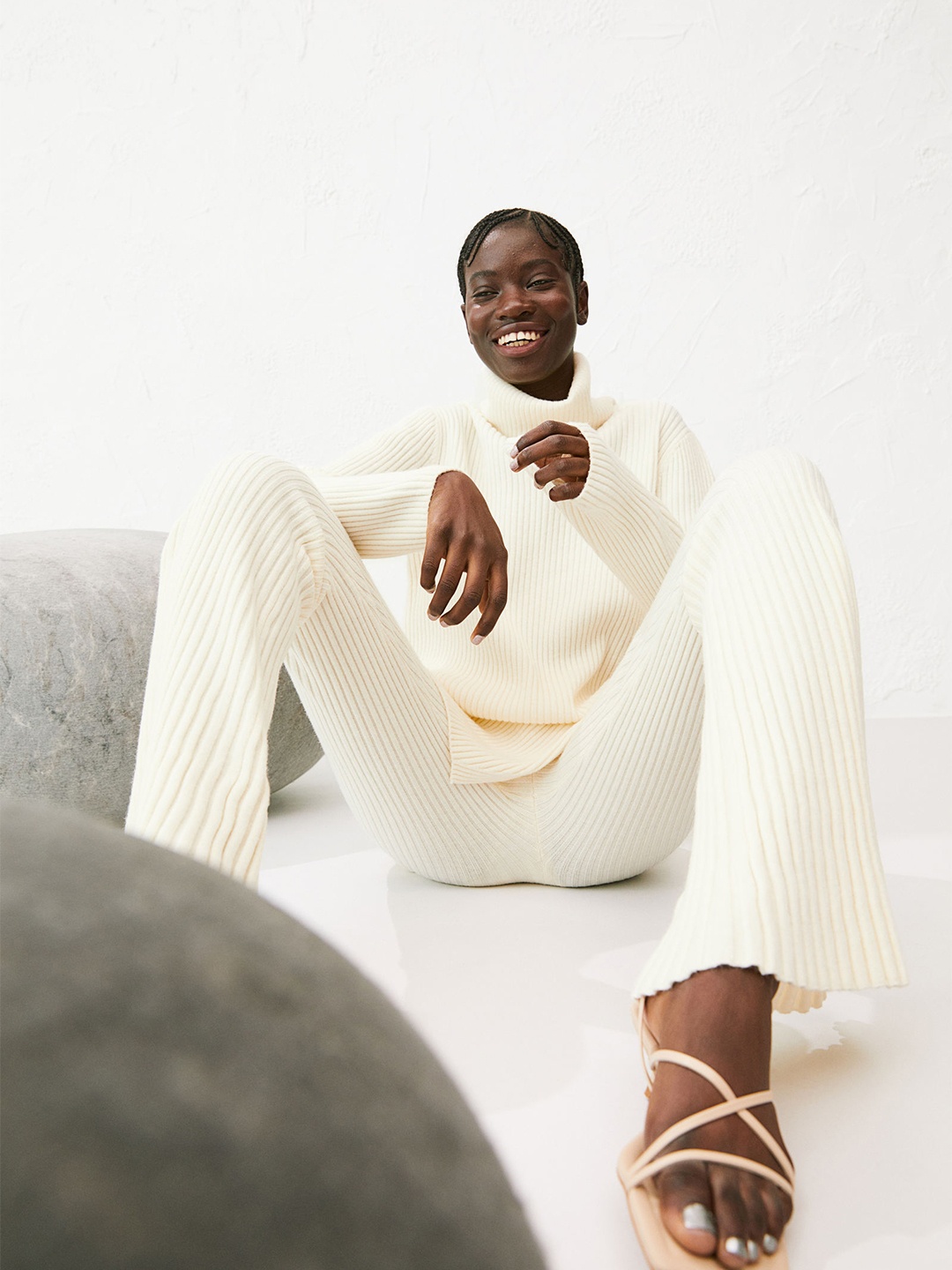 

H&M Women White Solid Ribbed Polo-Neck Jumper