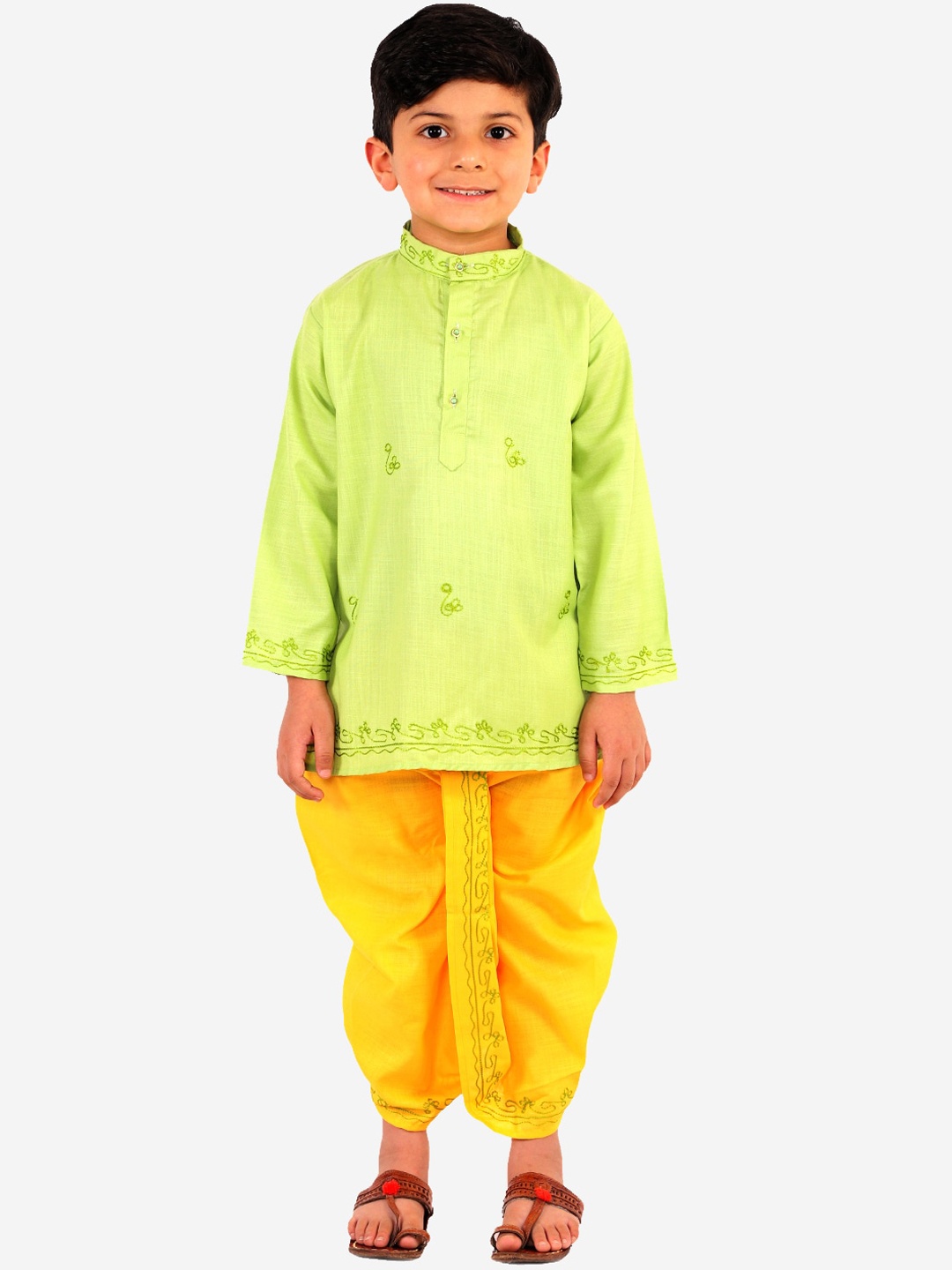 

Superminis Boys Green Ethnic Motifs Embroidered Pure Cotton Kurta with Dhoti Pants