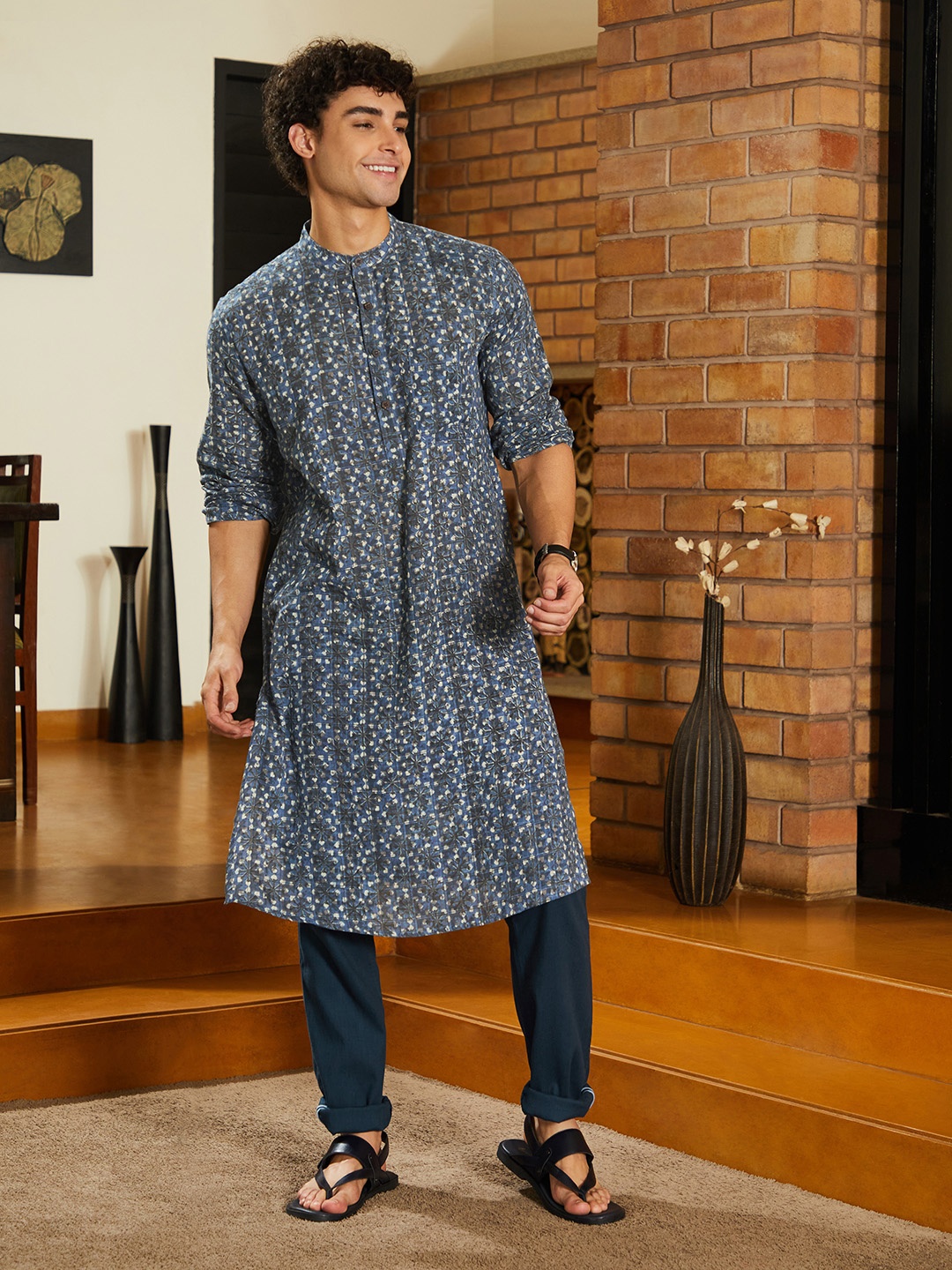 

Fabindia Men Navy Blue & Charcoal Grey Pure Cotton Floral Printed Dobby Kurta