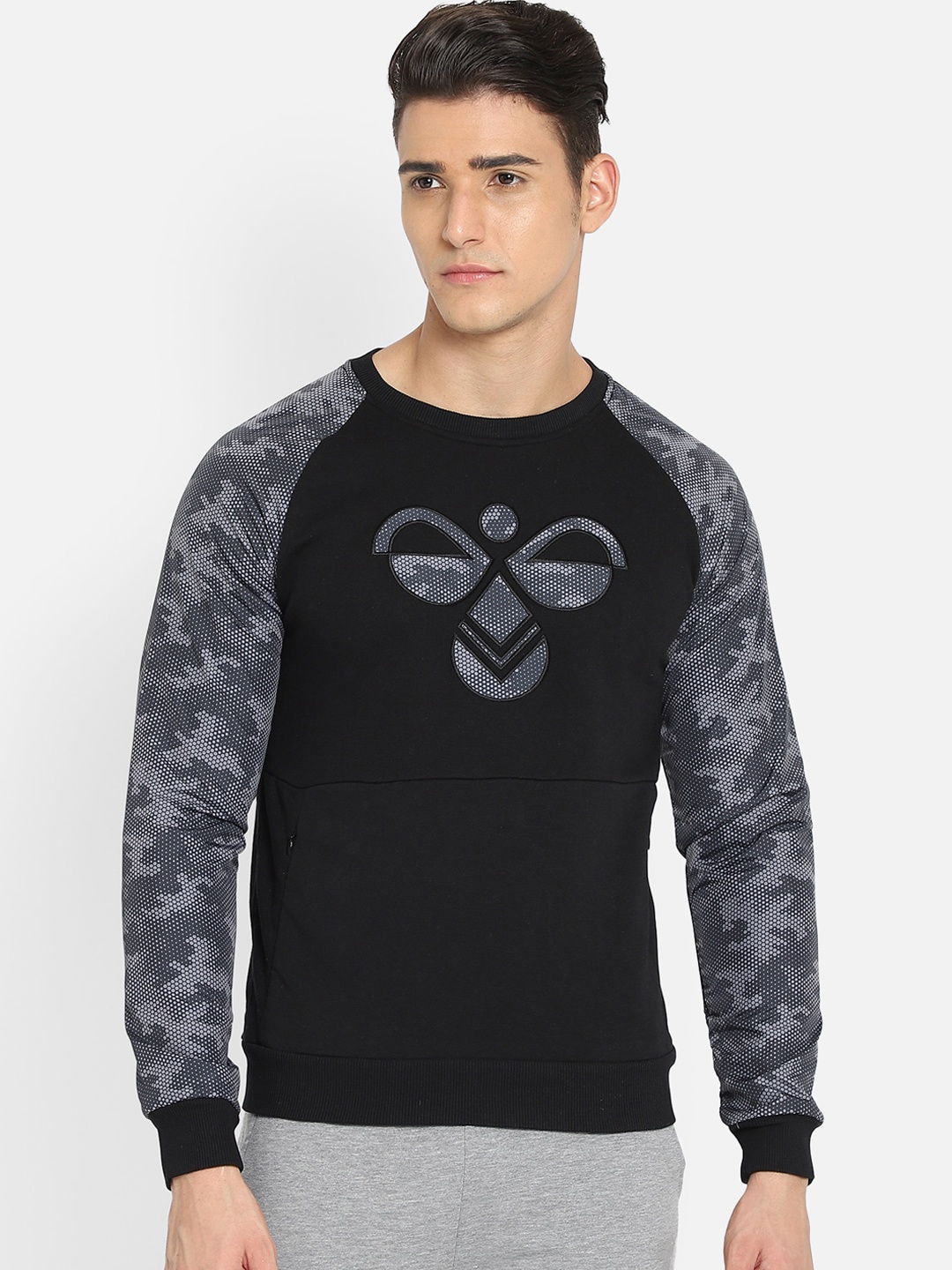 

hummel Men Black Printed Sweatshirt
