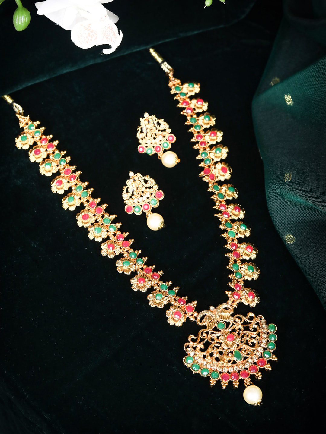 

Priyaasi Gold-Plated Green & Red Kemp Stone-Studded & Pearls Beaded Handcrafted Jewellery Set