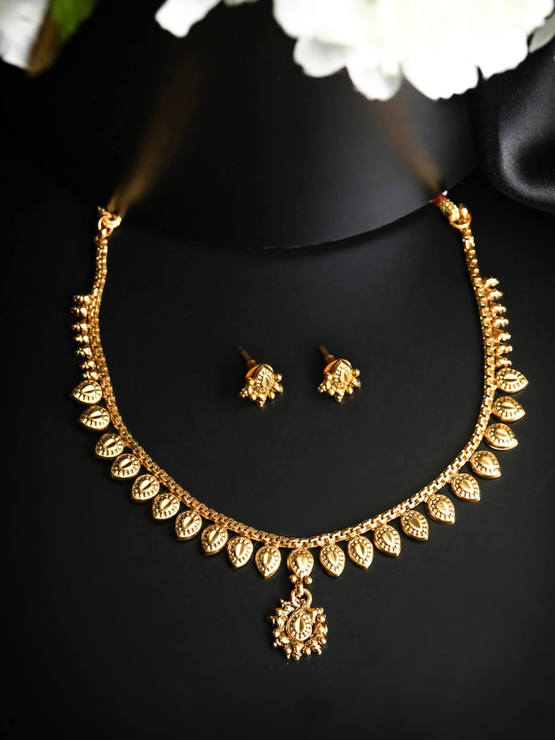 

Priyaasi Gold-Plated Handcrafted Jewellery Set