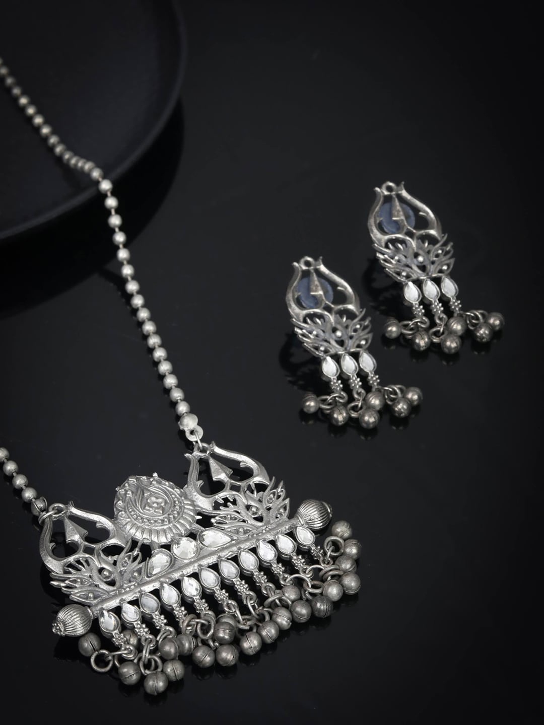 

Priyaasi Silver-Plated White Stone-Studded Ghungroo Handcrafted Jewellery Set