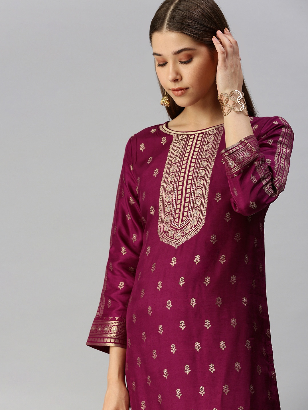 

Global Desi Women Magenta Pink & Gold-Toned Ethnic Motifs Kurta