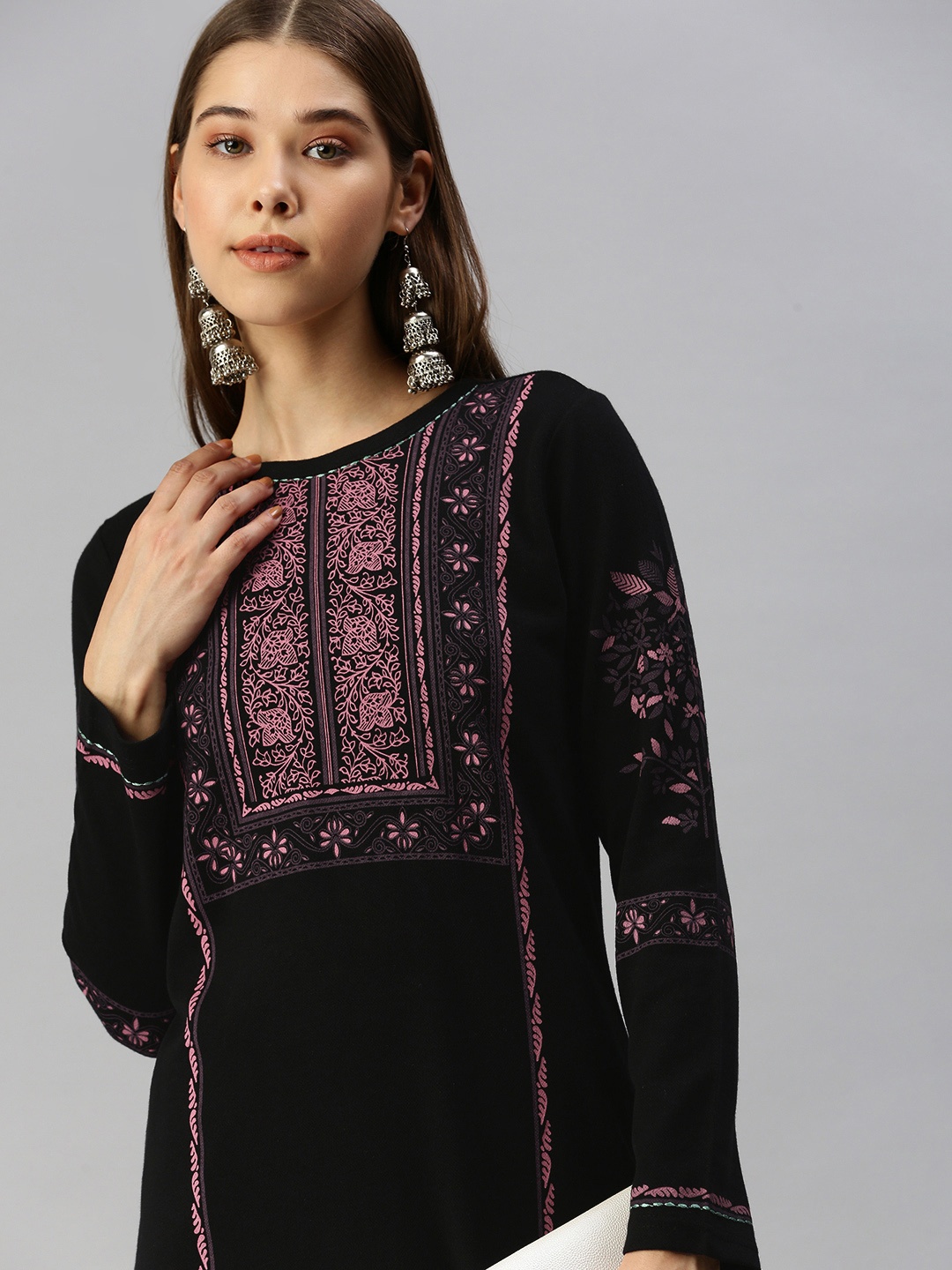

Global Desi Women Black & Pink Floral Printed Long Sleeves Kurta