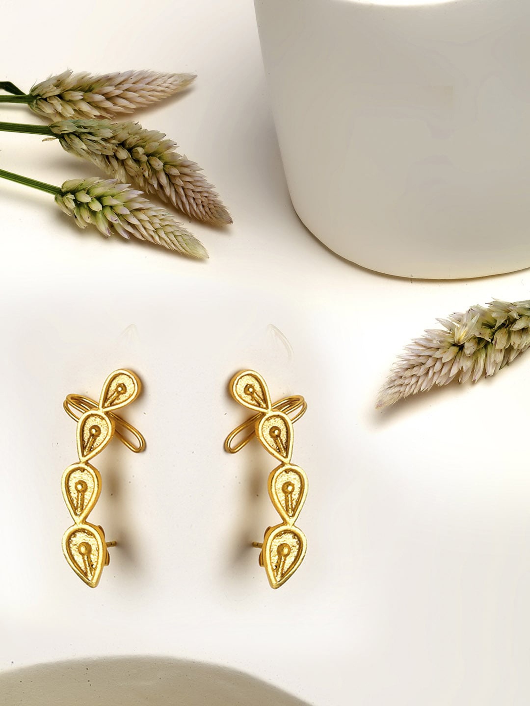 

Amaltaas Gold-Toned Gold-Plated Contemporary Ear Cuff Earrings