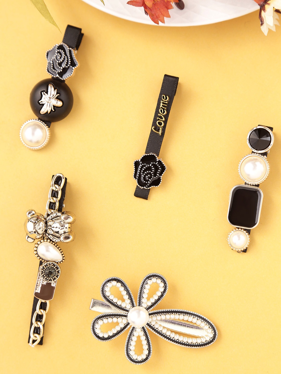 

Yellow Chimes Women Black & White Set of 5 Embellished Alligator Hair Clip