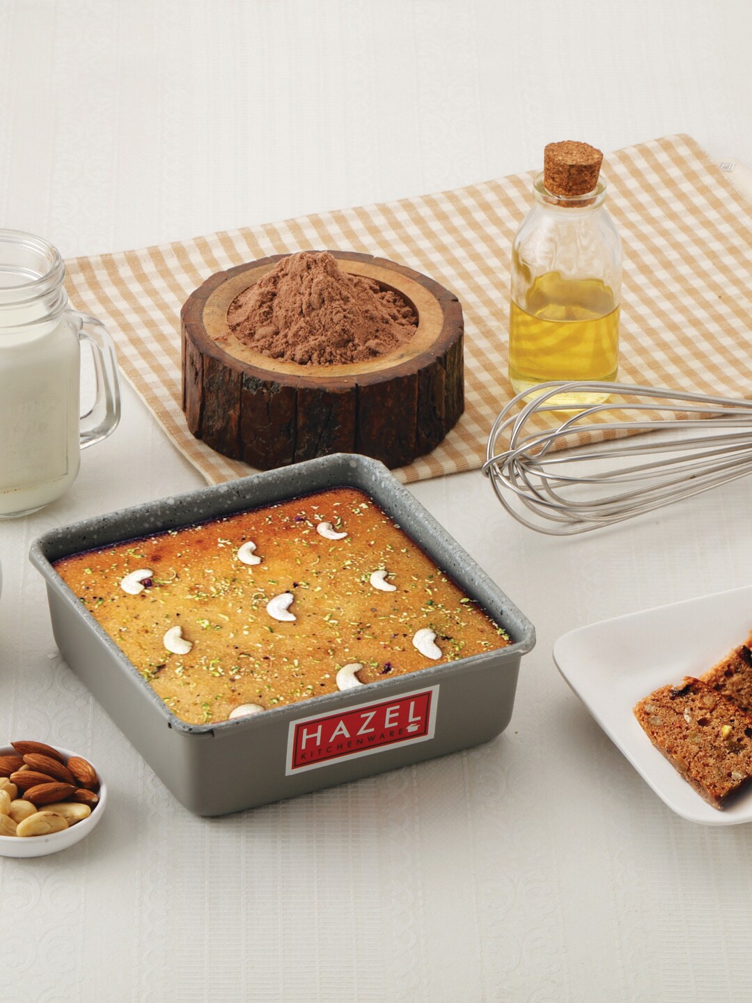 

HAZEL Unisex Grey Solid Aluminium Square Baking Mould