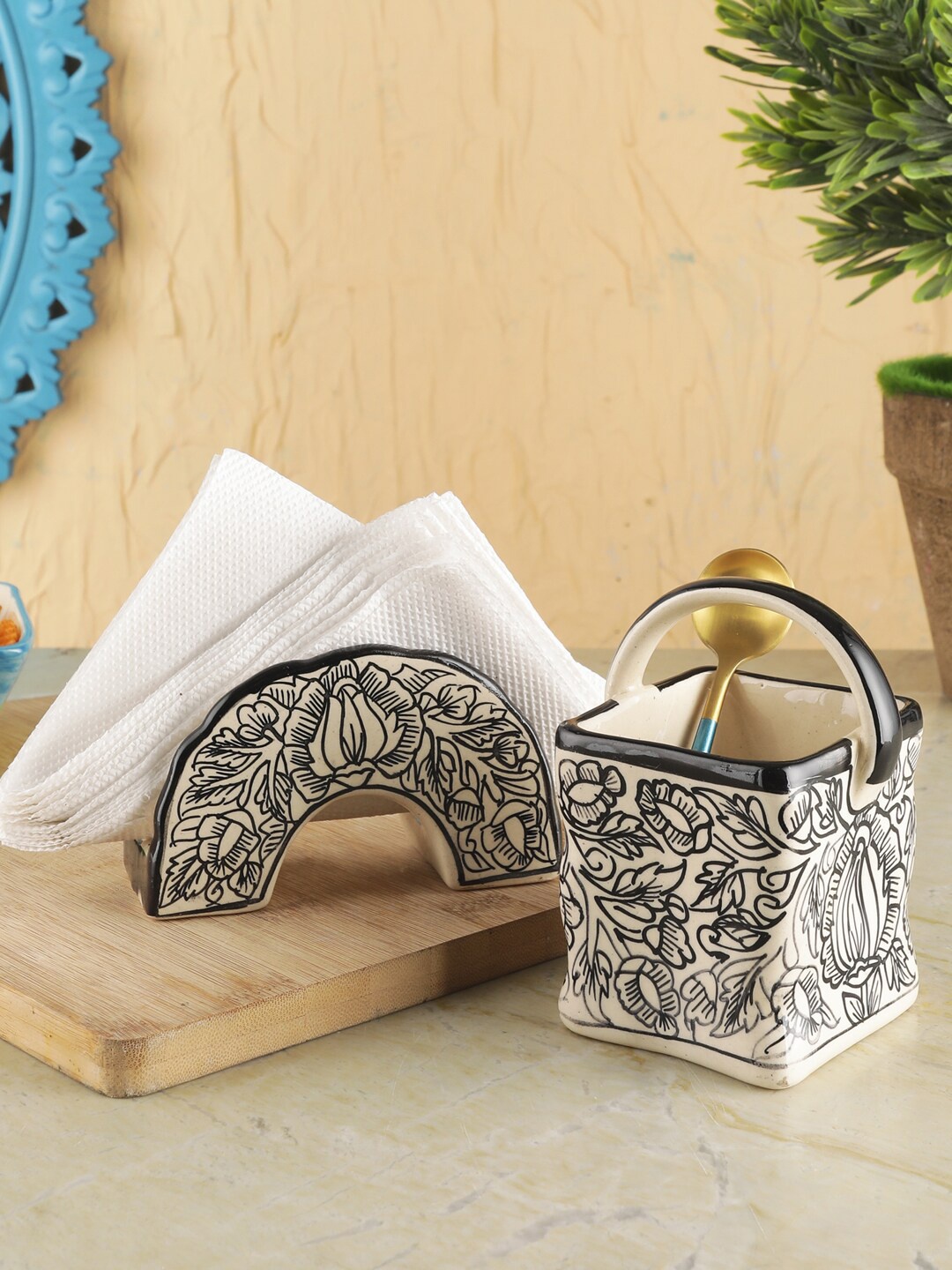 

VarEesha Black & White Kalamkari Ceramic Tissue and Spoon Holder Set