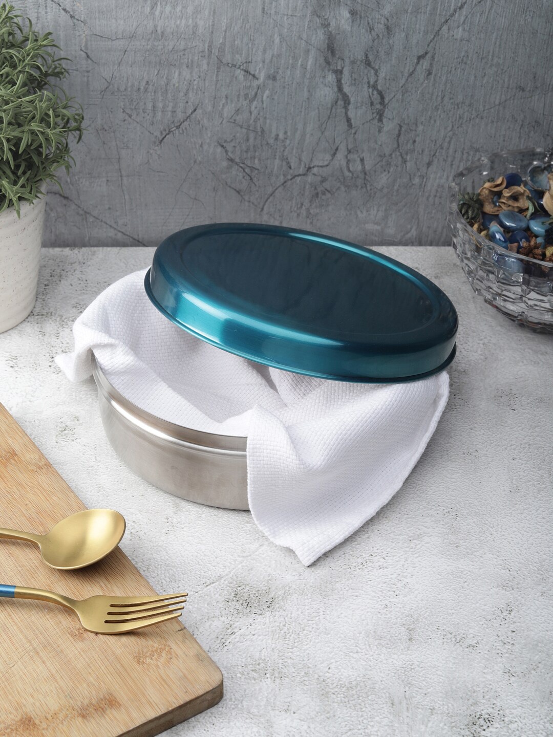 

VarEesha Blue Stainless Steel Chapati Box