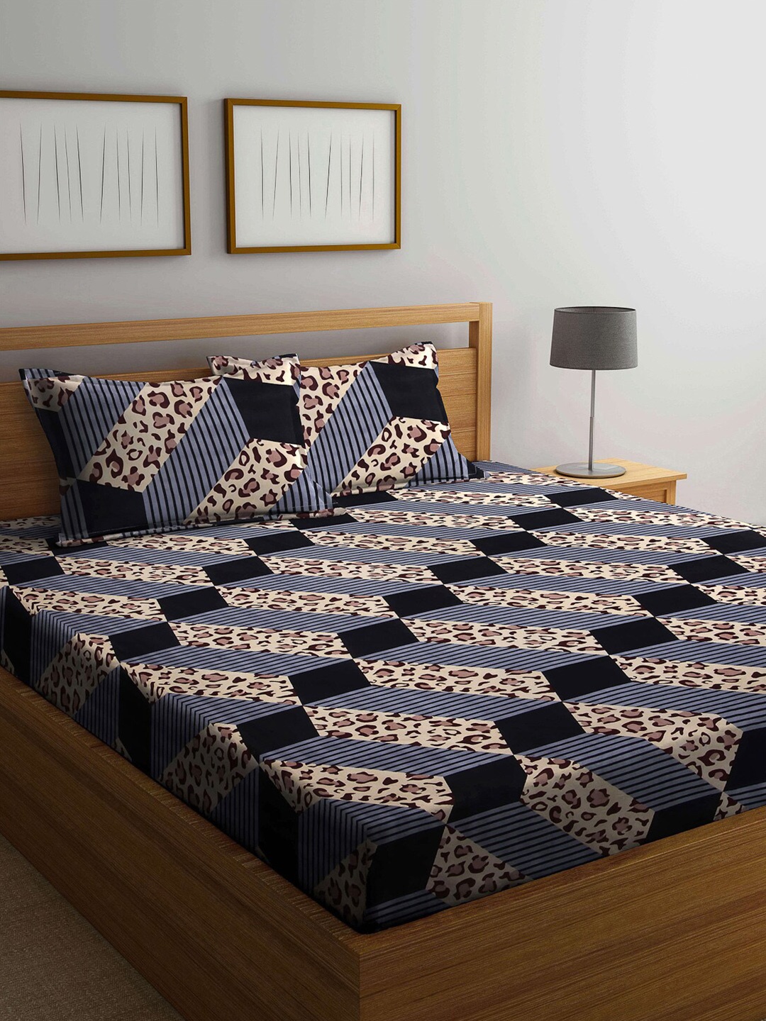 

Arrabi Black & Blue Graphic Printed 300 TC King Bedsheet with 2 Pillow Covers
