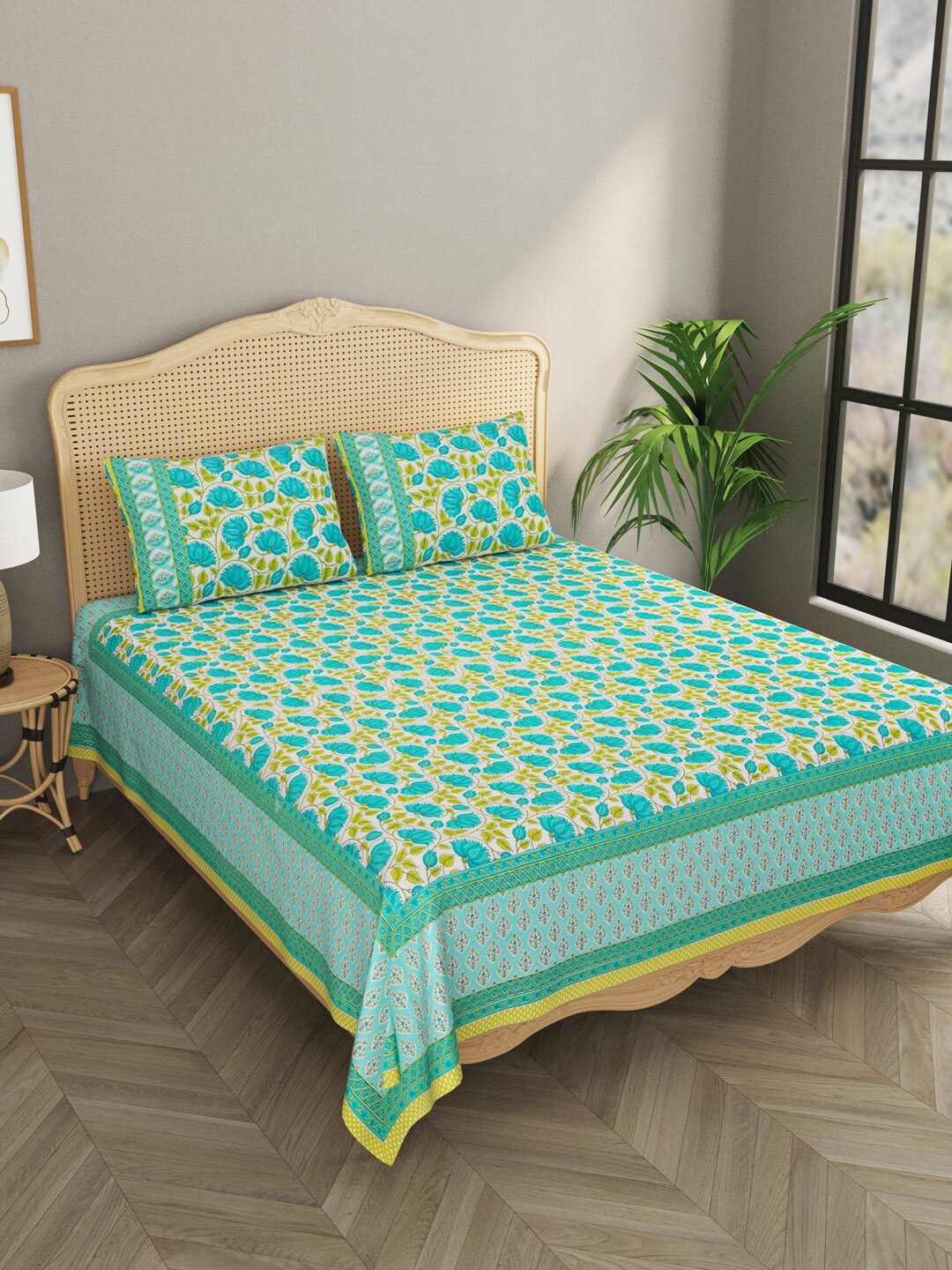 

Gulaab Jaipur Blue & White Floral 600 TC King Bedsheet with 2 Pillow Covers