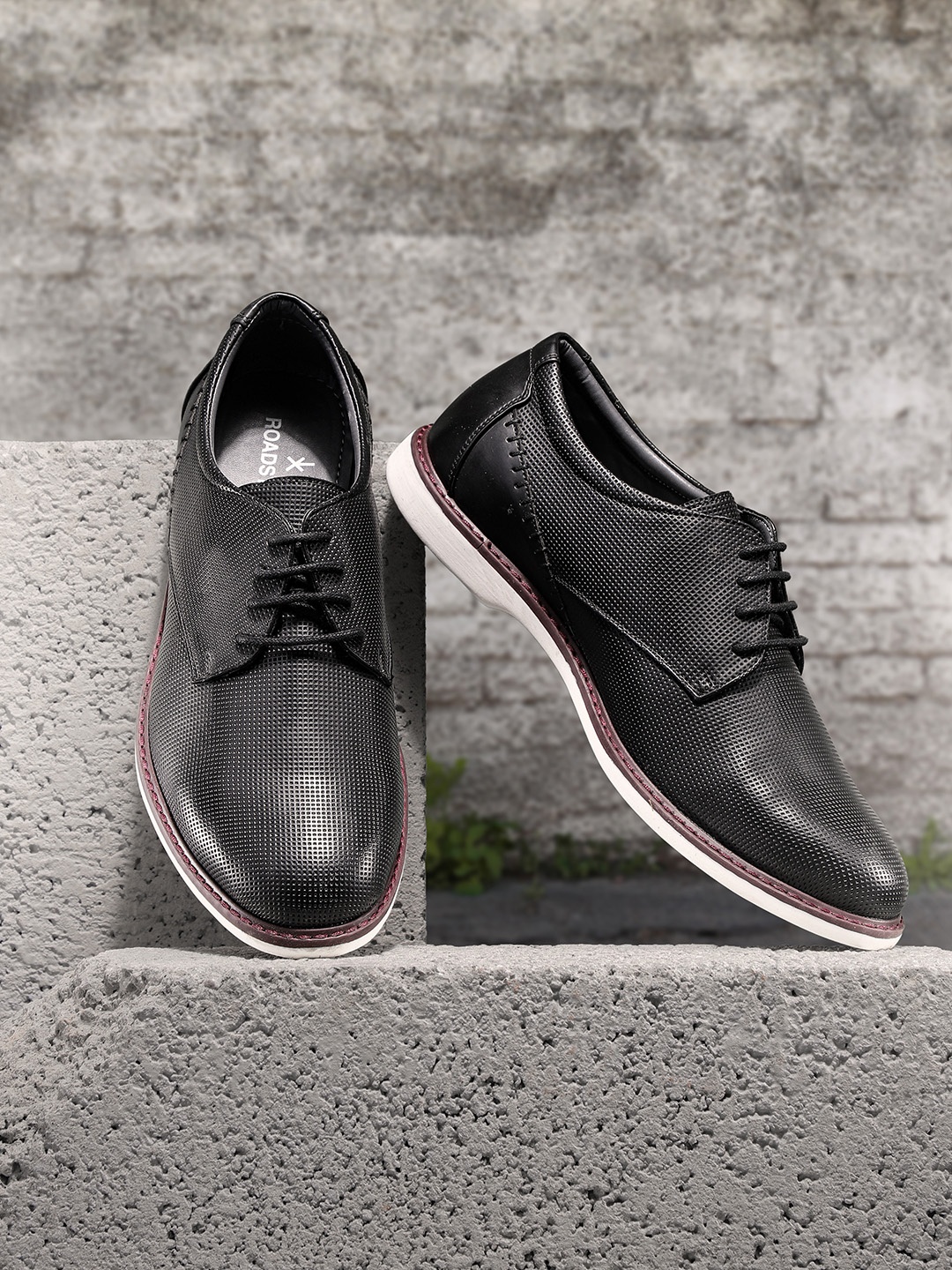 

The Roadster Lifestyle Co Men Black Textured Derbys