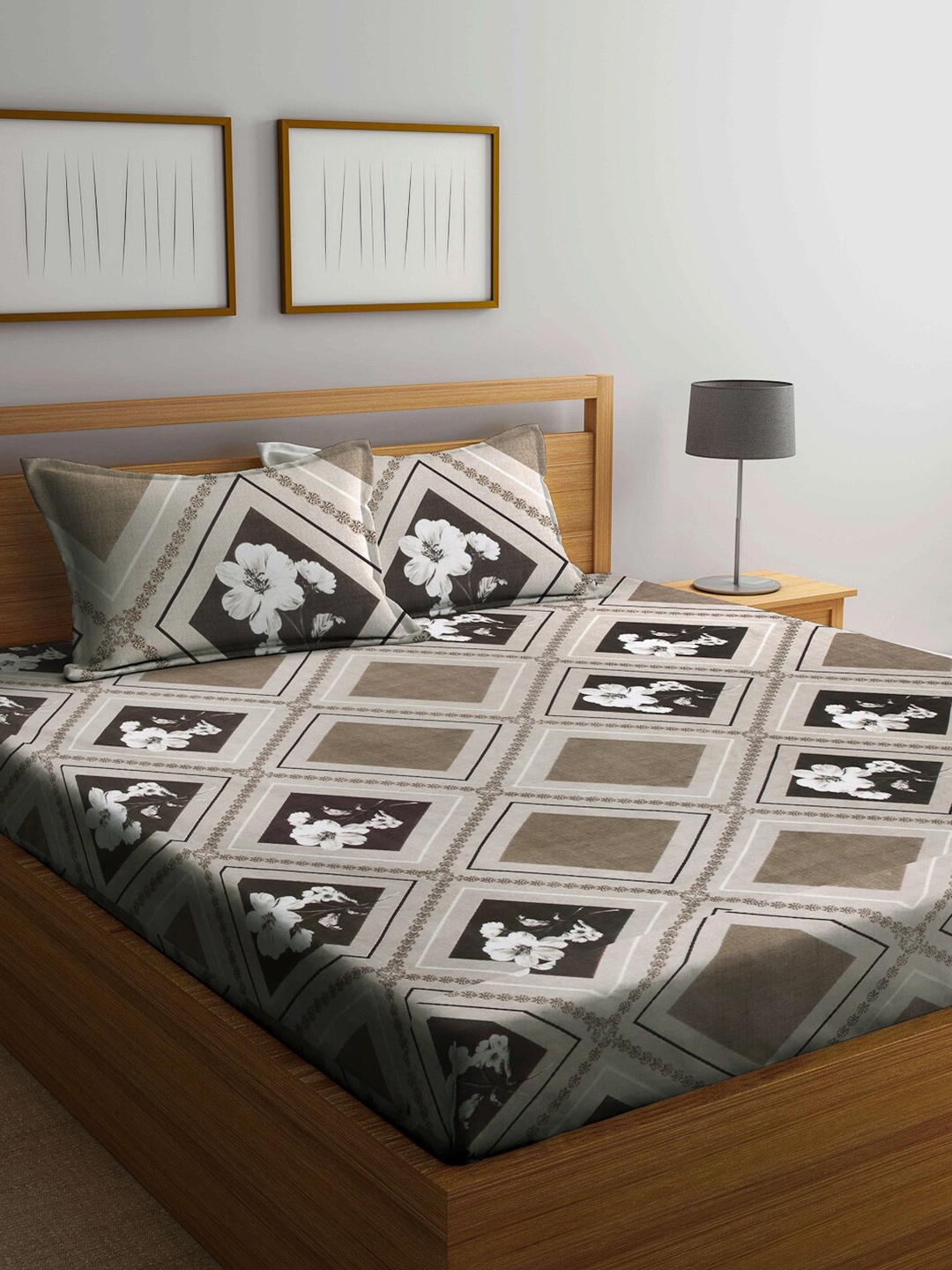 

Arrabi Grey & White Floral 300 TC King Bedsheet with 2 Pillow Covers