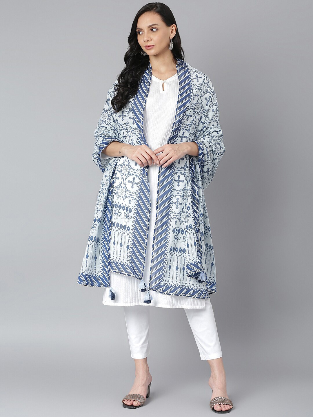 

QOMN Blue & White Ethnic Motifs Printed Pure Cotton Dupatta