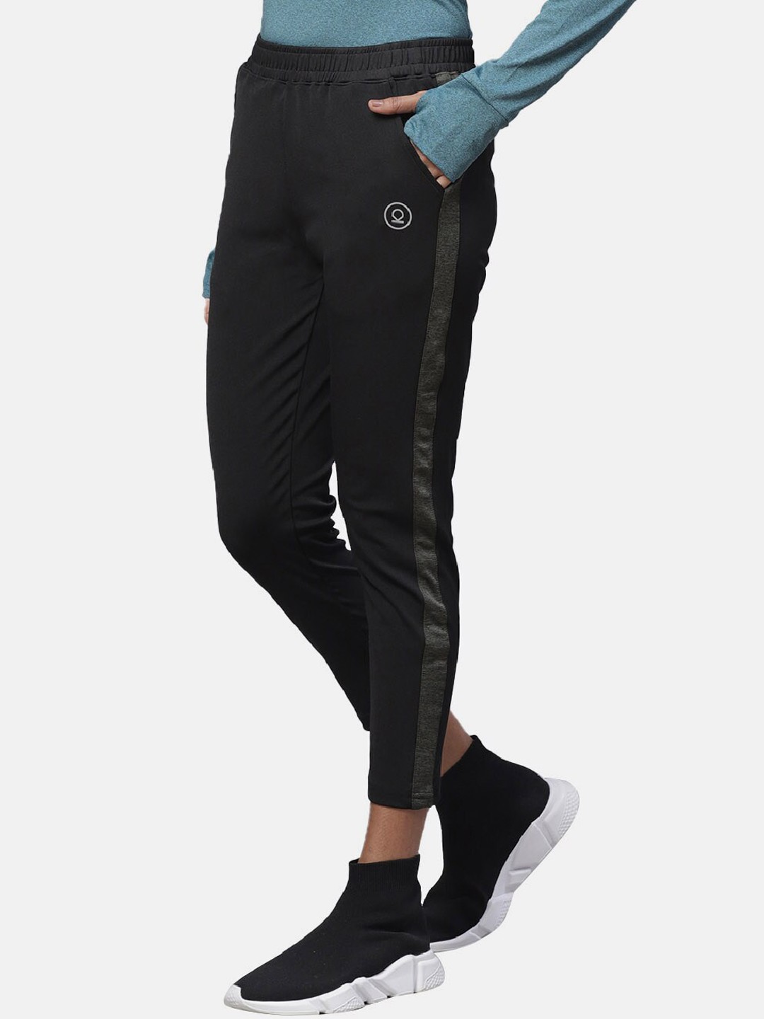 

CHKOKKO Women Black Solid Trackpants