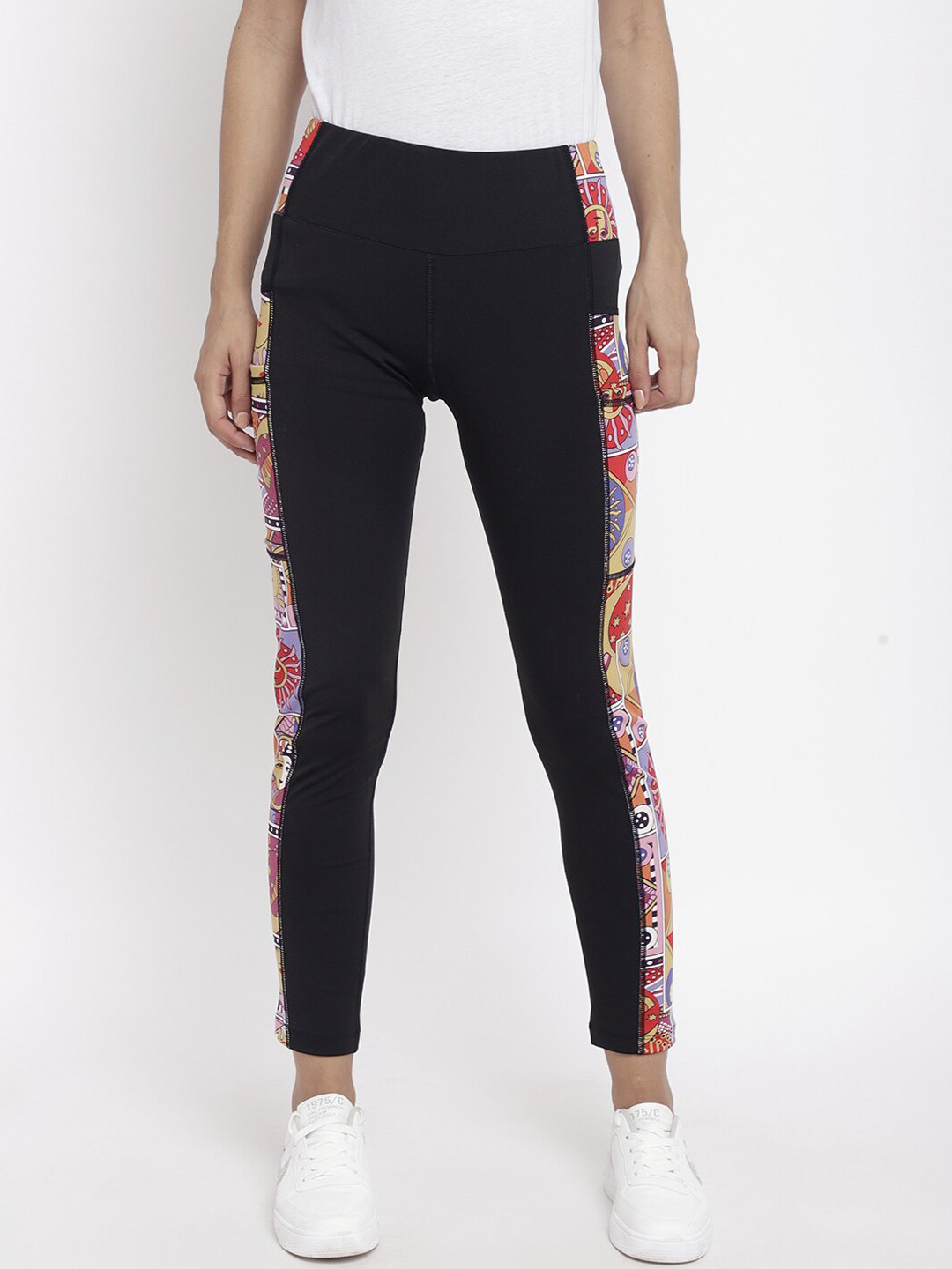 

CHKOKKO Women Black Printed Yoga Tights