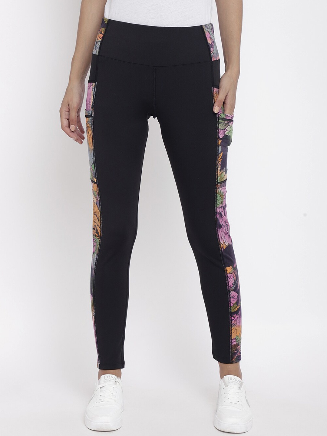 

CHKOKKO Women Black & Pink Tights