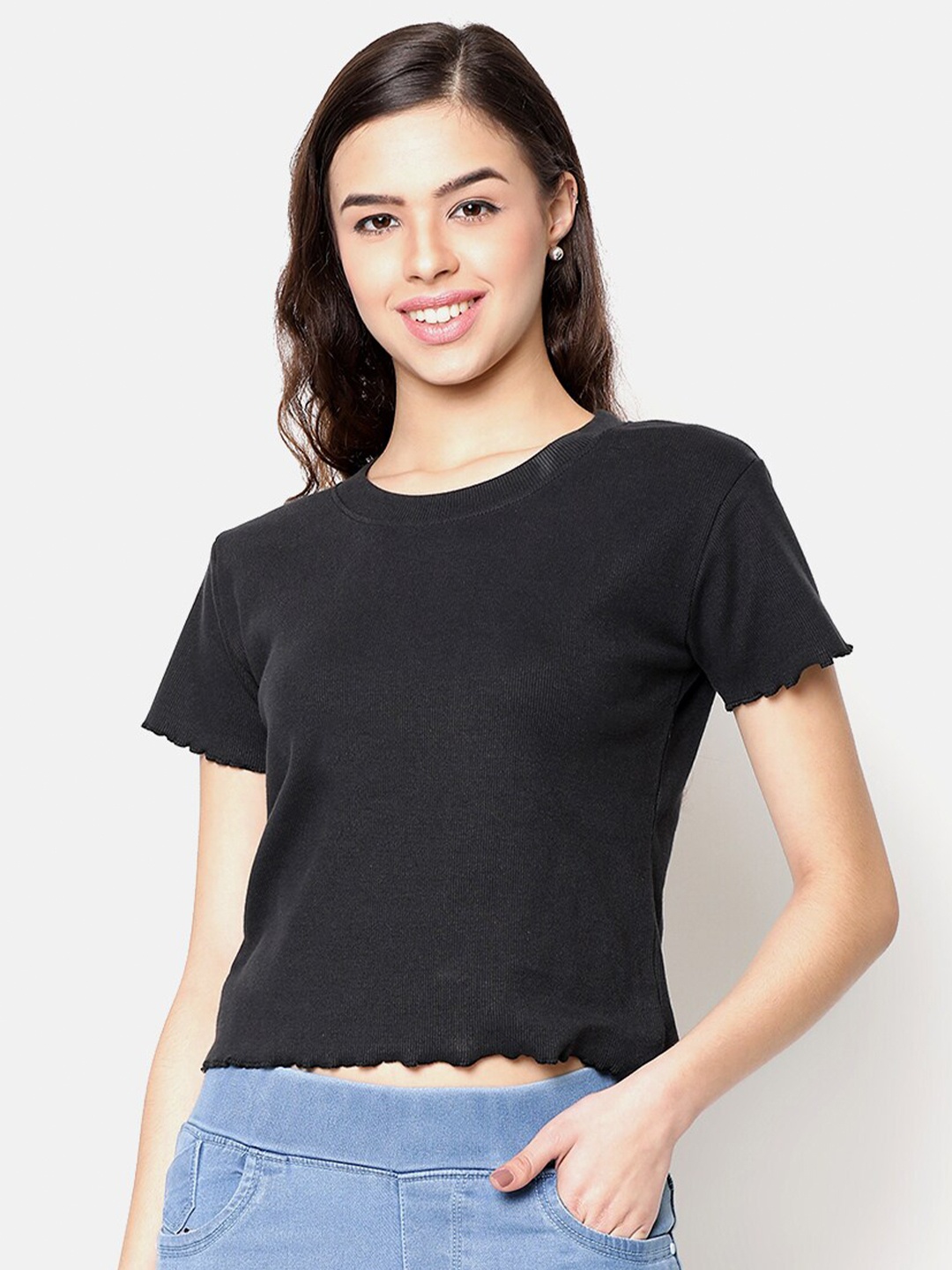 

V2 Value & Variety Black Solid Regular Crop Top