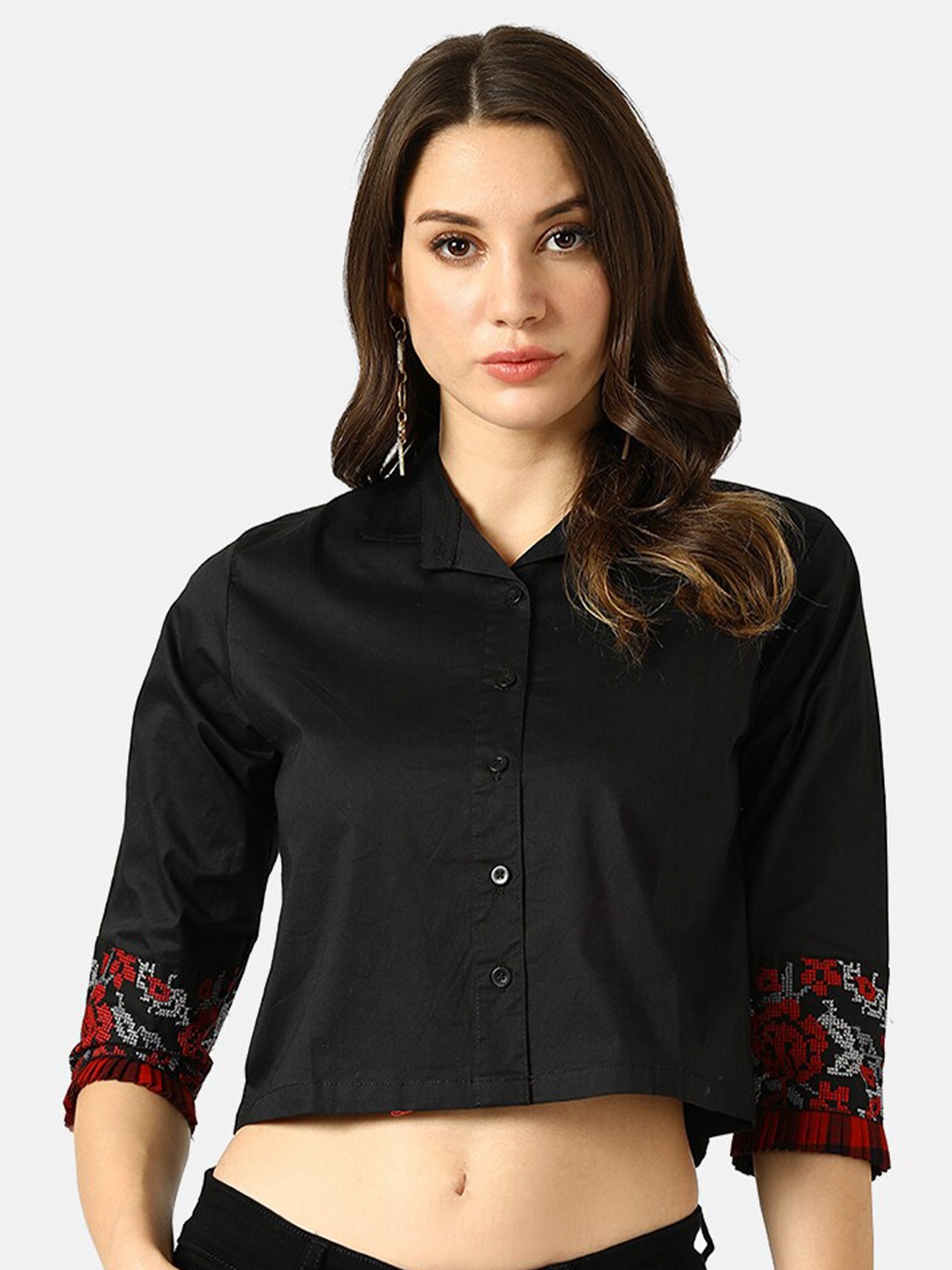 

V2 Value & Variety Black Placement Print Shirt Style Pure Cotton Crop Top