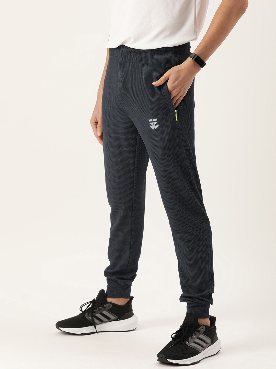 

Sports52 wear Men Mid-Rise Slim Fit Rapid-Dry Textured Joggers, Grey
