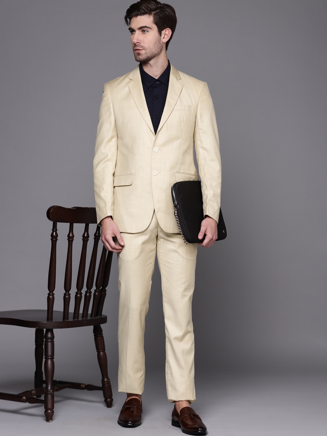 

Manu Men Cream-Coloured Solid Single-Breasted 2-Piece Suit