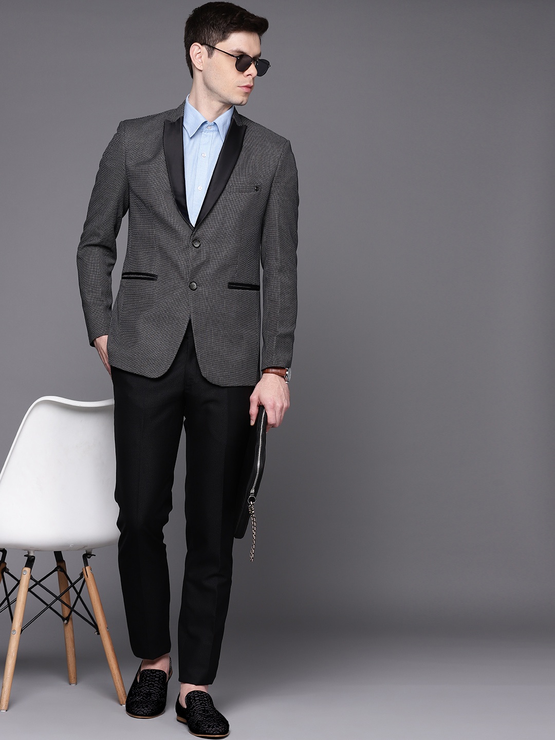 

Manu Men Black & White Textured Regular Fit Tuxedo Blazer