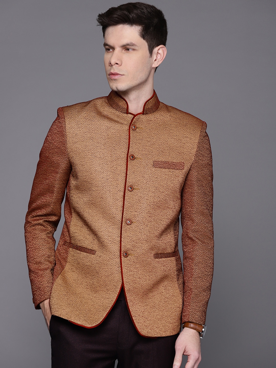 

Manu Men Maroon & Beige Self-Design Regular Fit Blazer