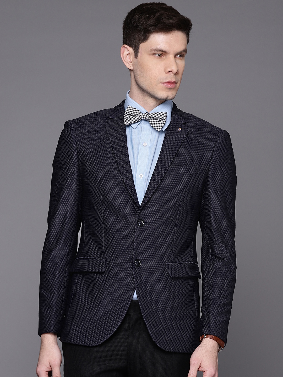 

Manu Men Navy Blue Textured Single Breasted Casual Blazer